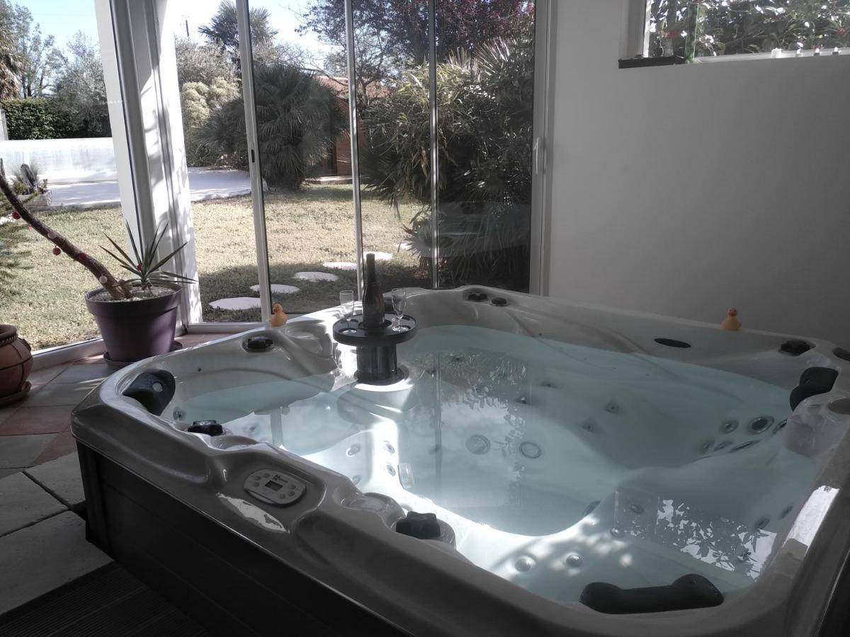 L'Eden Naturiste Spas Challans Zewnętrze zdjęcie